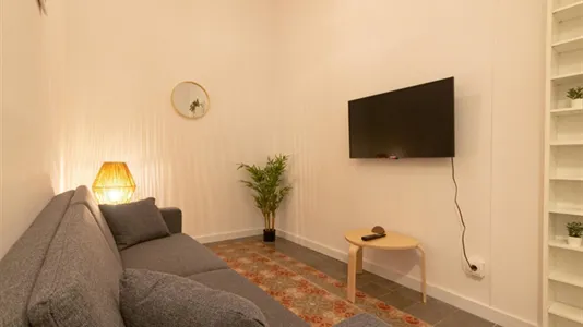 Rooms in Barcelona Eixample - photo 10