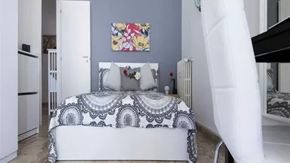 Room for rent in Milano Zona 6 - Barona, Lorenteggio, Milan