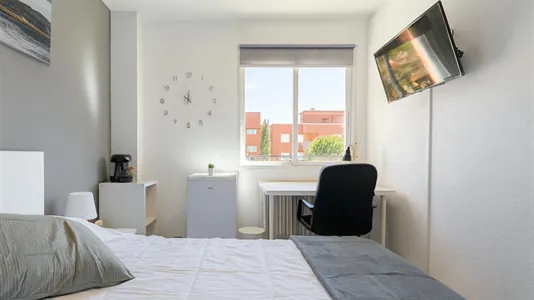 Rooms in Guadalajara - photo 3