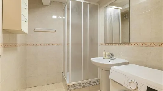 Rooms in Barcelona Ciutat Vella - photo 10
