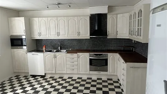 Houses in Surahammar - photo 2