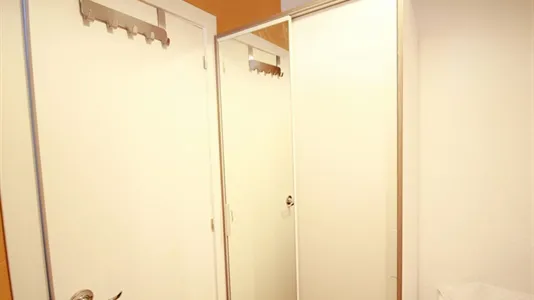 Rooms in Barcelona Eixample - photo 8