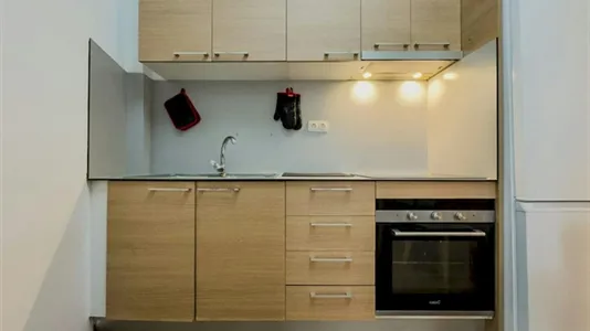 Rooms in Barcelona Ciutat Vella - photo 4