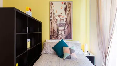 Room for rent in Milano Zona 6 - Barona, Lorenteggio, Milan