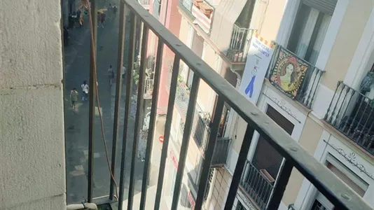 Rooms in Barcelona Ciutat Vella - photo 9