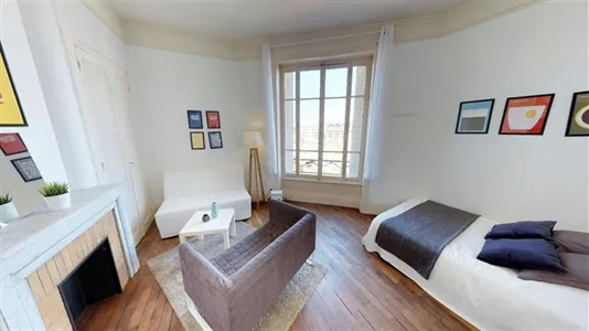 Rooms in Lyon - photo 2