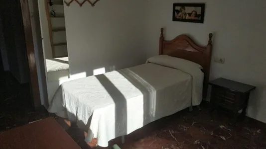 Rooms in Granada - photo 1