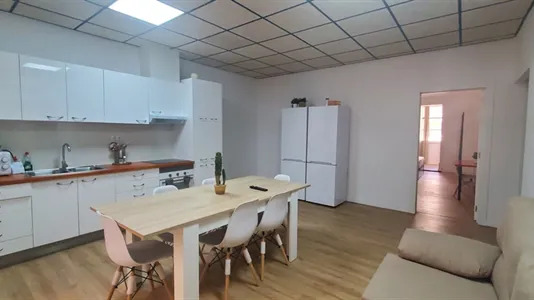 Rooms in Barcelona Eixample - photo 10