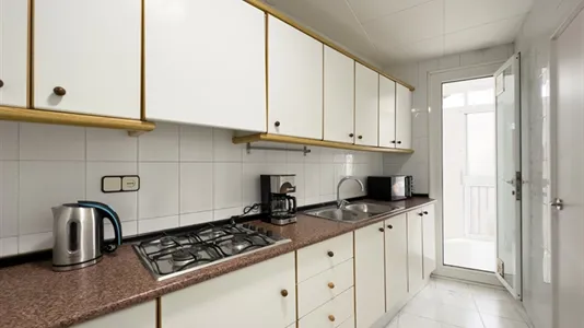 Rooms in Barcelona Sants-Montjuïc - photo 9