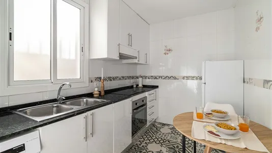 Rooms in Barcelona Ciutat Vella - photo 7