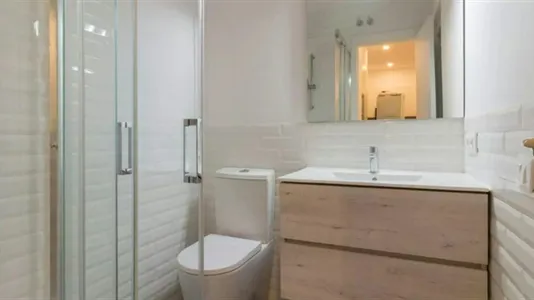 Rooms in Barcelona Ciutat Vella - photo 10