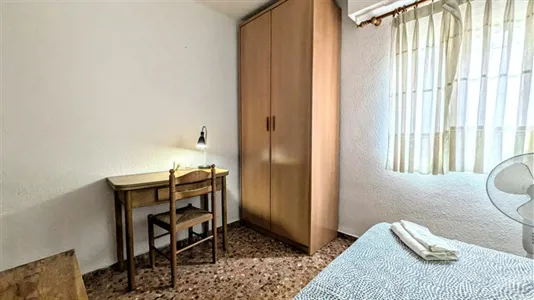 Rooms in Moncada - photo 1