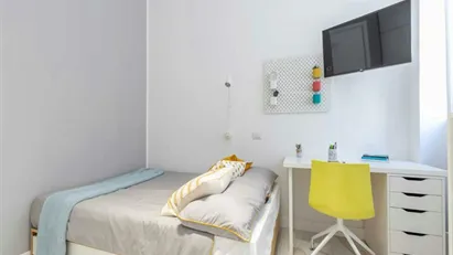 Room for rent in Milano Zona 5 - Vigentino, Chiaravalle, Gratosoglio, Milan