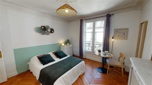 Rooms in Paris 8ème arrondissement - photo 2