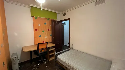 Rooms in Linares - photo 8