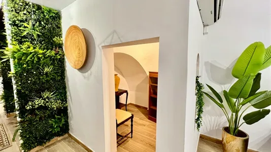 Rooms in Barcelona Ciutat Vella - photo 8