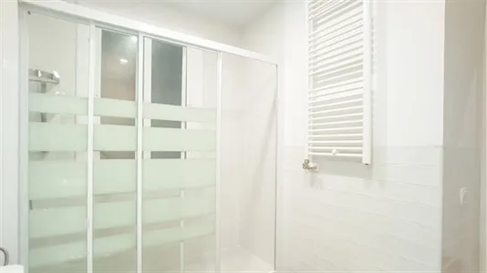 Rooms in Barcelona Eixample - photo 8