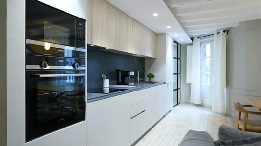 Apartments in Barcelona Ciutat Vella - photo 9