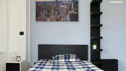 Room for rent in Milano Zona 8 - Fiera, Gallaratese, Quarto Oggiaro, Milan