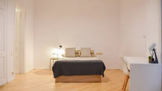 Rooms in Barcelona Eixample - photo 1