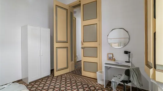 Rooms in Barcelona Ciutat Vella - photo 4