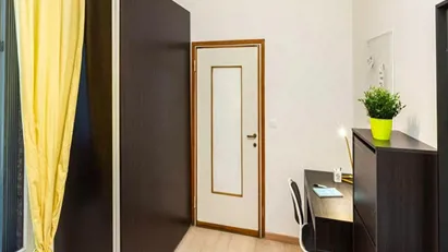 Room for rent in Milano Zona 6 - Barona, Lorenteggio, Milan