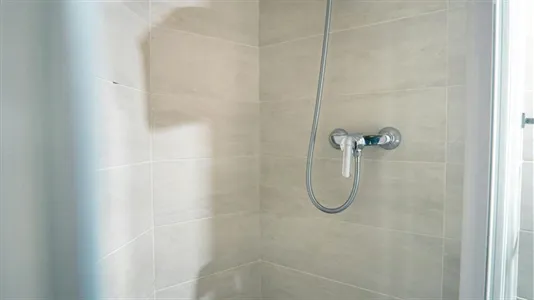 Rooms in Madrid Chamartín - photo 9