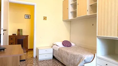 Room for rent in Milano Zona 8 - Fiera, Gallaratese, Quarto Oggiaro, Milan