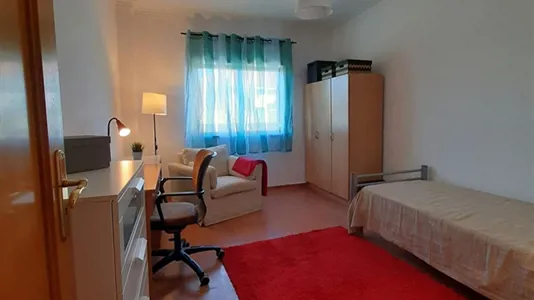 Rooms in Almada - photo 1