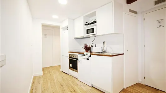 Rooms in Barcelona Sants-Montjuïc - photo 5