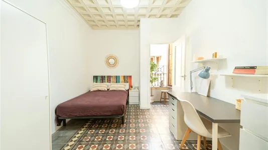 Rooms in Barcelona Ciutat Vella - photo 4