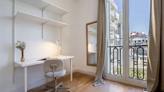 Rooms in Barcelona Eixample - photo 2