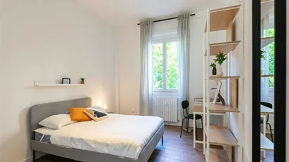 Room for rent in Milano Zona 6 - Barona, Lorenteggio, Milan