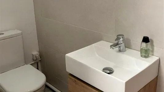 Rooms in Badalona - photo 8