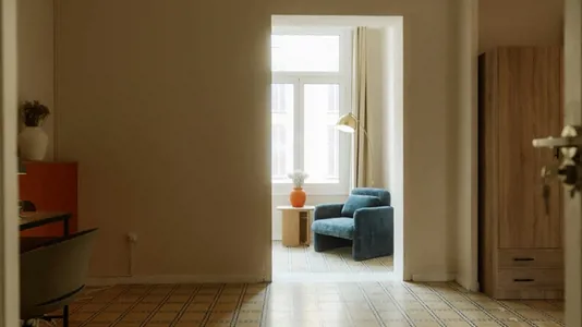 Rooms in Barcelona Ciutat Vella - photo 3