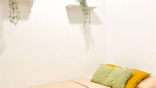 Rooms in Barcelona Ciutat Vella - photo 5