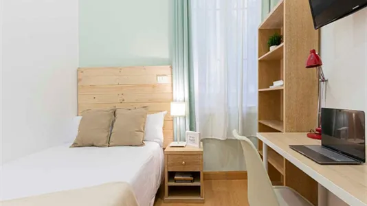 Rooms in Madrid Centro - photo 2
