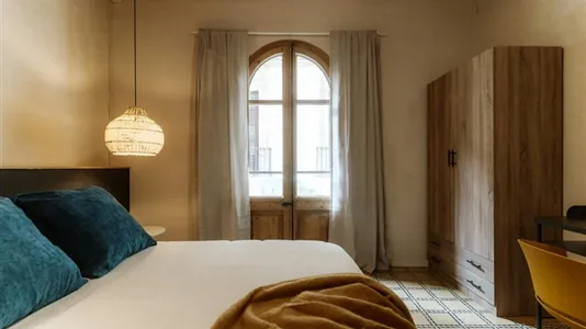 Rooms in Barcelona Ciutat Vella - photo 4