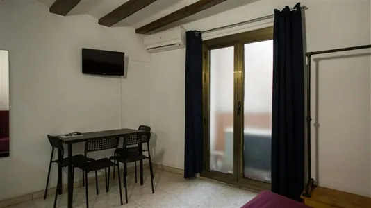 Apartments in Barcelona Ciutat Vella - photo 4