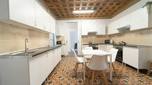 Rooms in Barcelona Ciutat Vella - photo 10