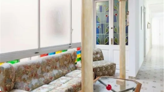 Rooms in Barcelona Ciutat Vella - photo 8