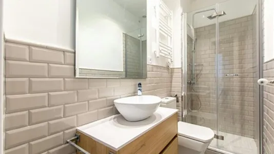 Rooms in Madrid Centro - photo 9
