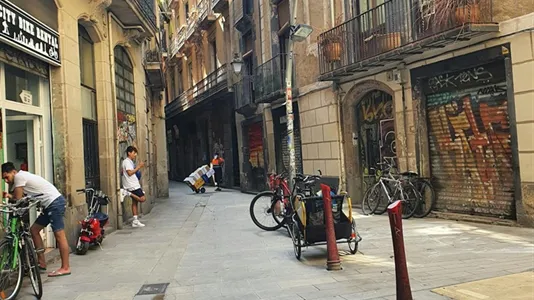 Rooms in Barcelona Ciutat Vella - photo 8