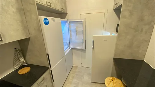 Rooms in Barcelona Ciutat Vella - photo 10