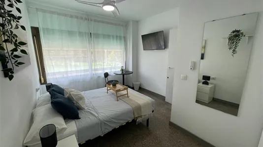 Rooms in Barcelona Sants-Montjuïc - photo 6