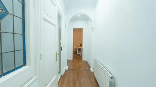 Rooms in Barcelona Ciutat Vella - photo 10