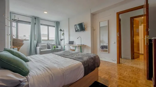 Rooms in Madrid Retiro - photo 2