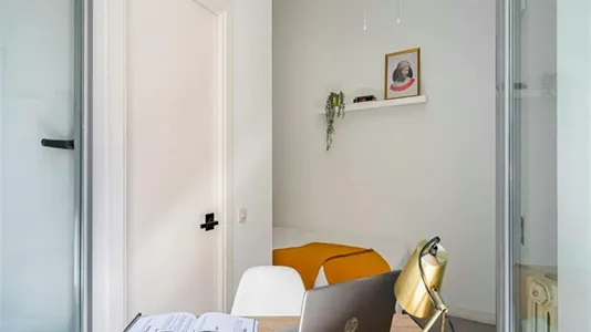 Rooms in Madrid Centro - photo 9