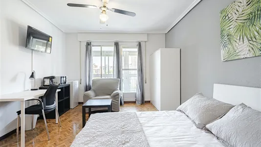 Rooms in Guadalajara - photo 5