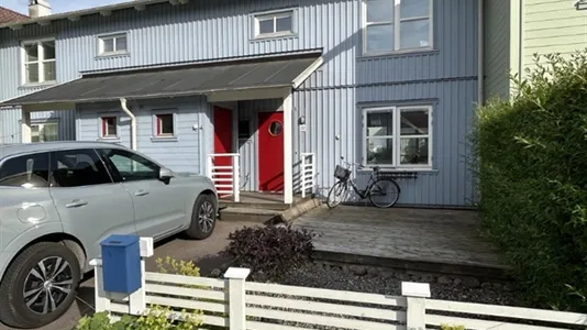 Houses in Härryda - photo 1